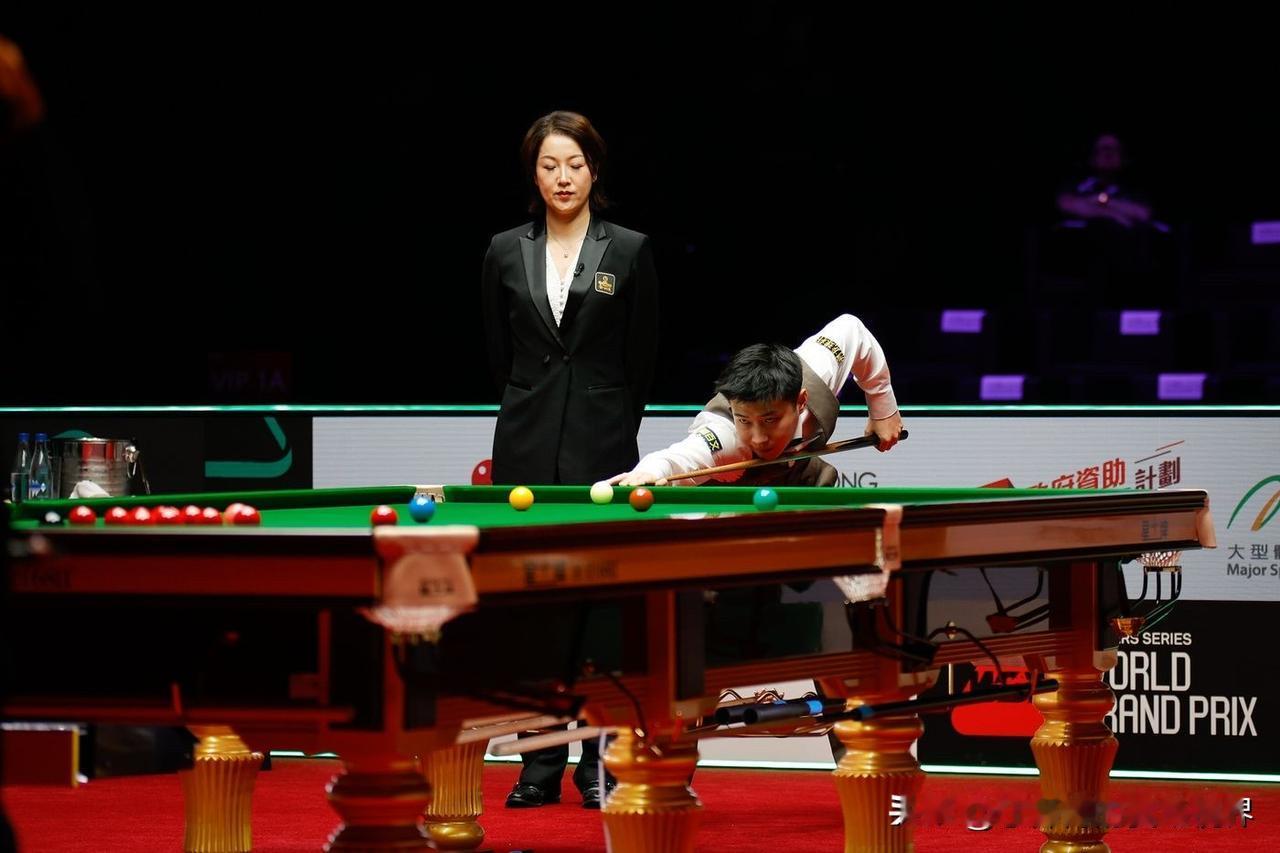 赵心童击败塞尔比赛后采访表示：“马克表现得太出色了，一度4-1领先我。最后几局我