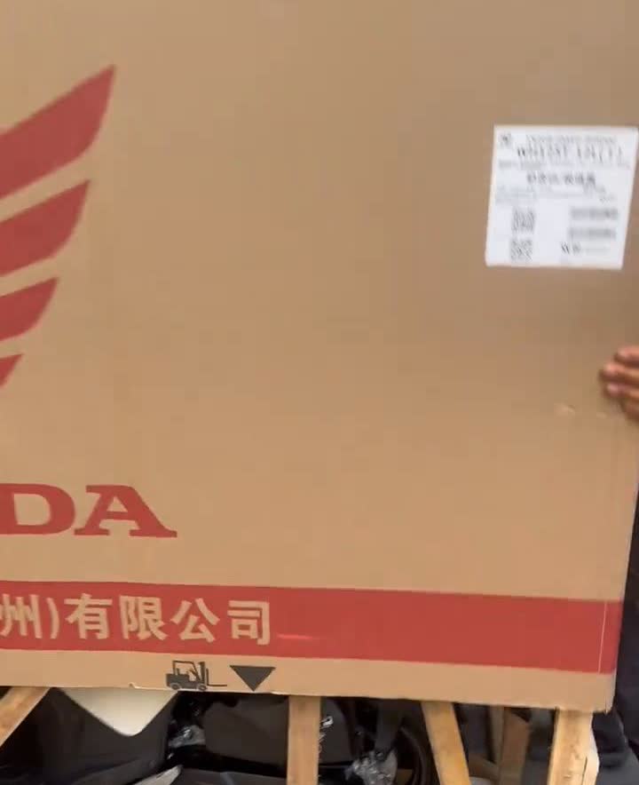 五羊本田M125上市了，价格只要8980元起。外观圆润可爱，动力强劲。它搭载了本