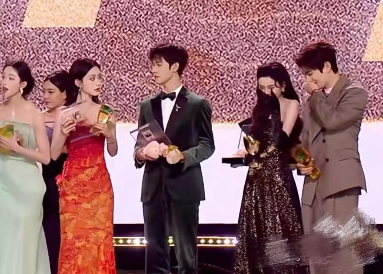 果然同行最了解同行，看看星光盛典上宋祖儿的反应，很难不让人怀疑孟子义和李