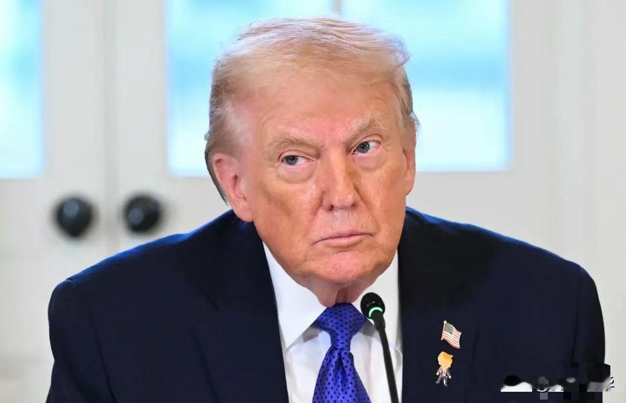 流水线式关押，把人当货处理！2月14日，美国移民与海关执法局（ICE）甩出383