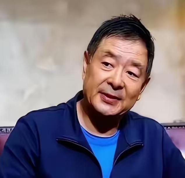 凌晨1点北京老院，72岁濮存昕一根旧布绳，拴住94岁失智母亲。这一幕令无数人破防