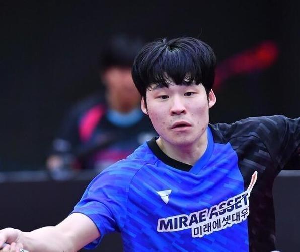 张禹珍输球后感慨的说：我和王楚钦打球的确有些差距，他控场能力很强，我整场被他拿捏