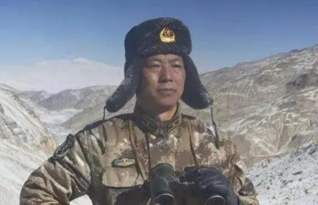 2006年夏天，戍边军人祁发宝迎来了他第六次相亲。见面时，女方直接问他：“你