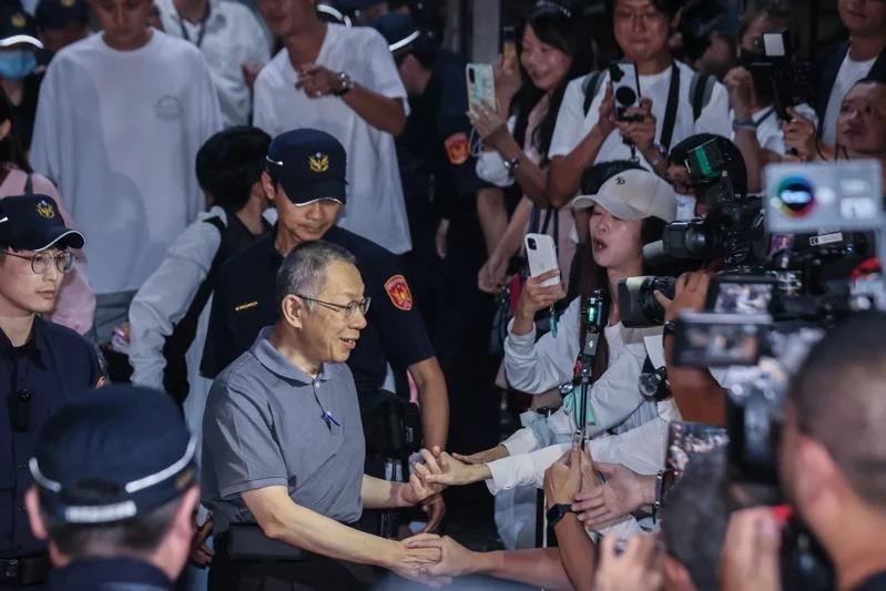 台北法院判决柯文哲维持交保北检将研议是否抗告台北地方法院审理京华城案，今