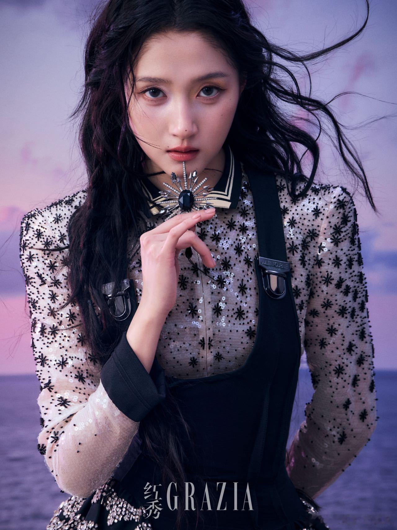 关晓彤红秀穿了5套高定谁能拒绝满屏高定美感呢🥰红秀精心策划拍摄内容，高定加高