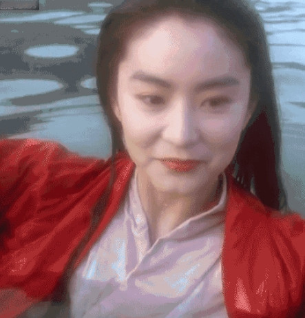 当年，徐克拍完《笑傲江湖2东方不败》以后，票房大卖，打算继续找金庸购买《神雕侠侣