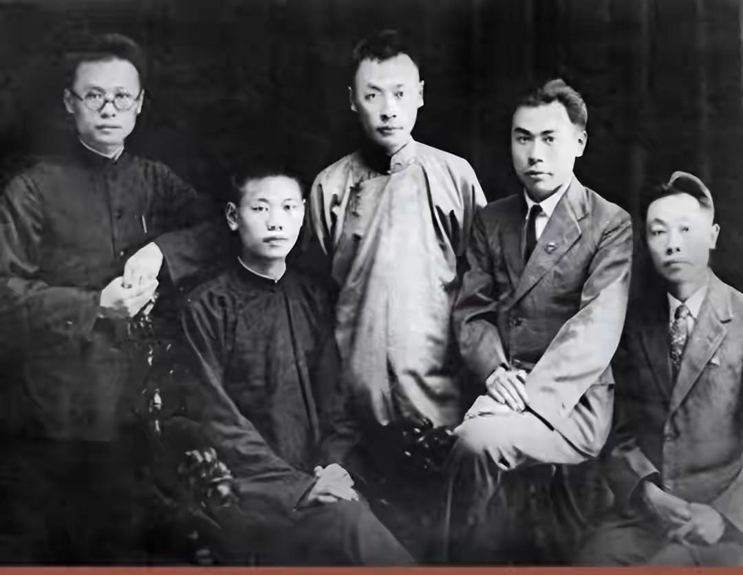 陈毅四兄弟，一位新中国元帅三个国民党将军，方向有异、殊途同归。谁能想到，四川乐