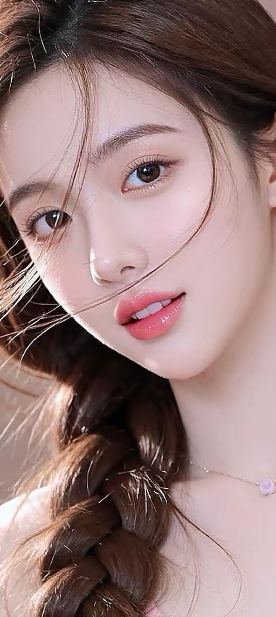 温柔甜美的少女，轻纱飘逸，宛如梦境中的仙子。