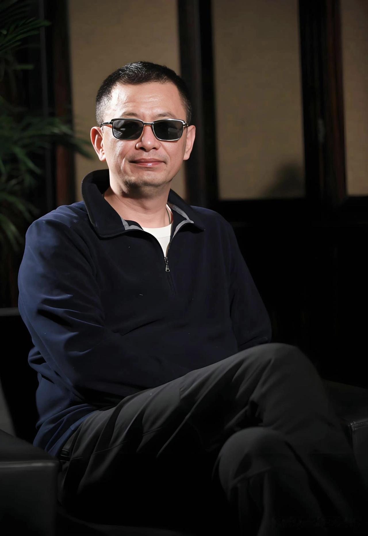 近日，一段录音牵起娱乐圈内幕大风暴，患渐冻症编剧古二曝光与王导演、秦编剧的录音，