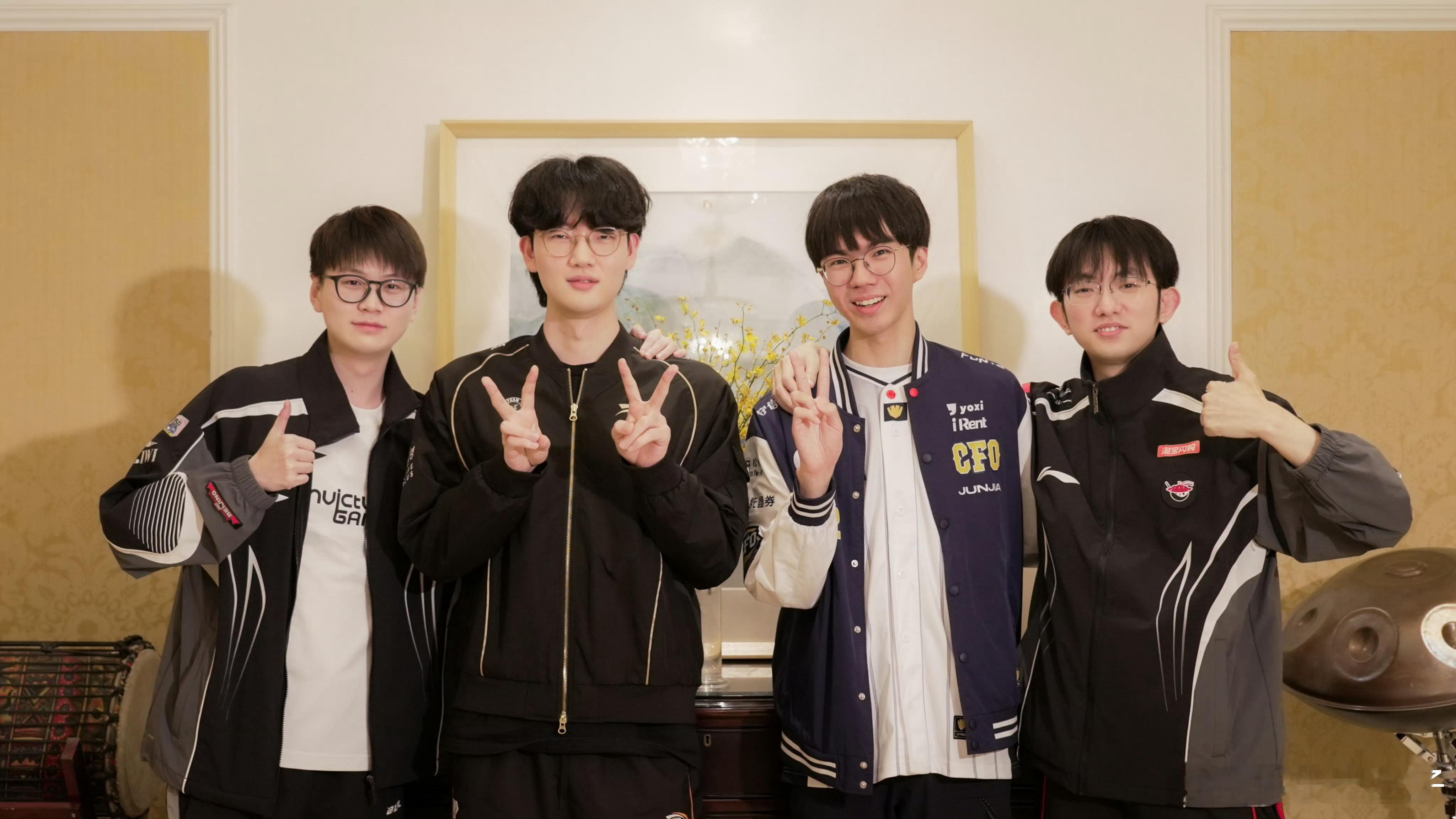 S15赛前冰岛组重聚冰岛的风还是吹到了北京。EDG​​​