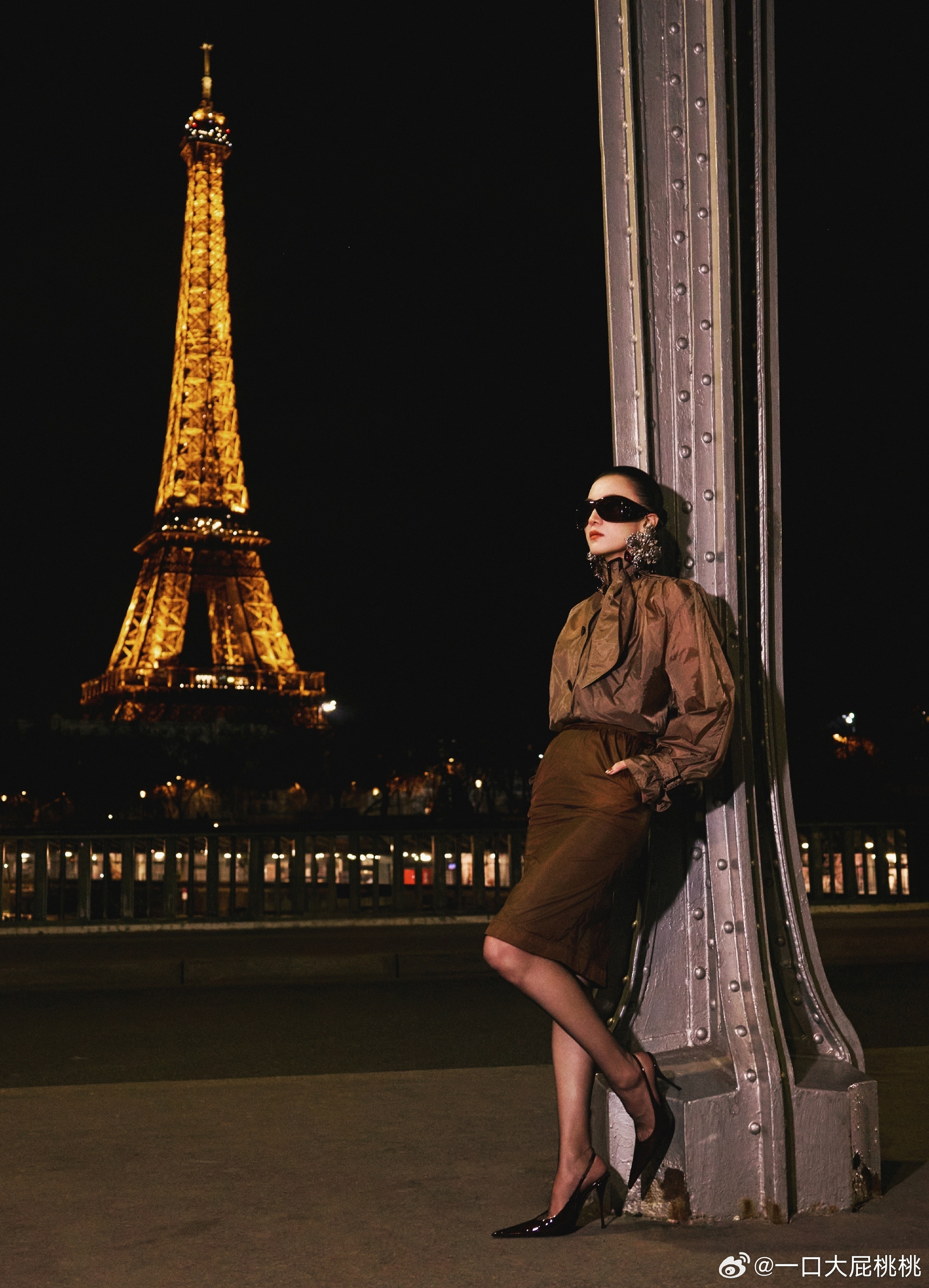 宋佳身穿SaintLaurent2026春夏系列即将亮相品牌秋冬大秀，很大牌