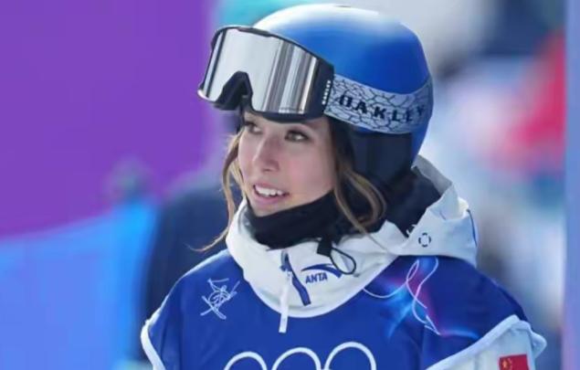 大年初四，谷爱凌对万斯等人的批评回应来了！谷爱凌表示，我很受宠若惊。谢谢你，