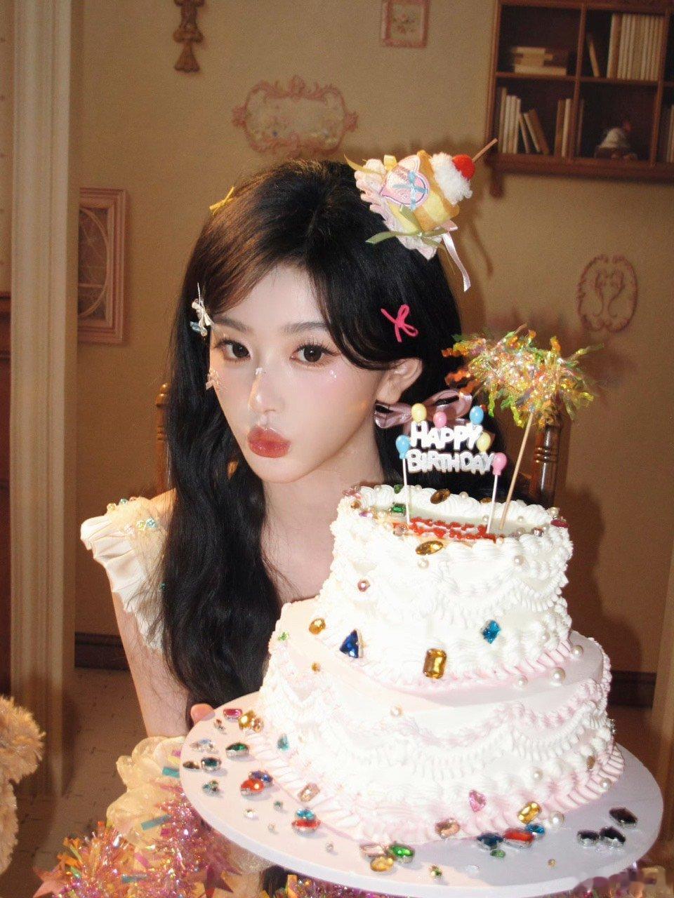 孔雪儿小蛋糕孔雪儿小蛋糕要分给大家吃5555好萌的小蛋糕孔雪儿