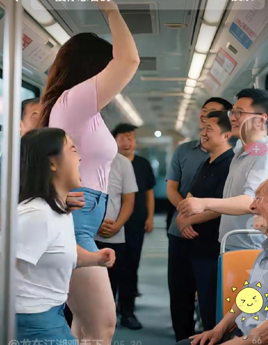 小伙早上坐公交，高峰期公交车上人挤得满满的，忽然上来一妹子特丰满那种，刚好站在小