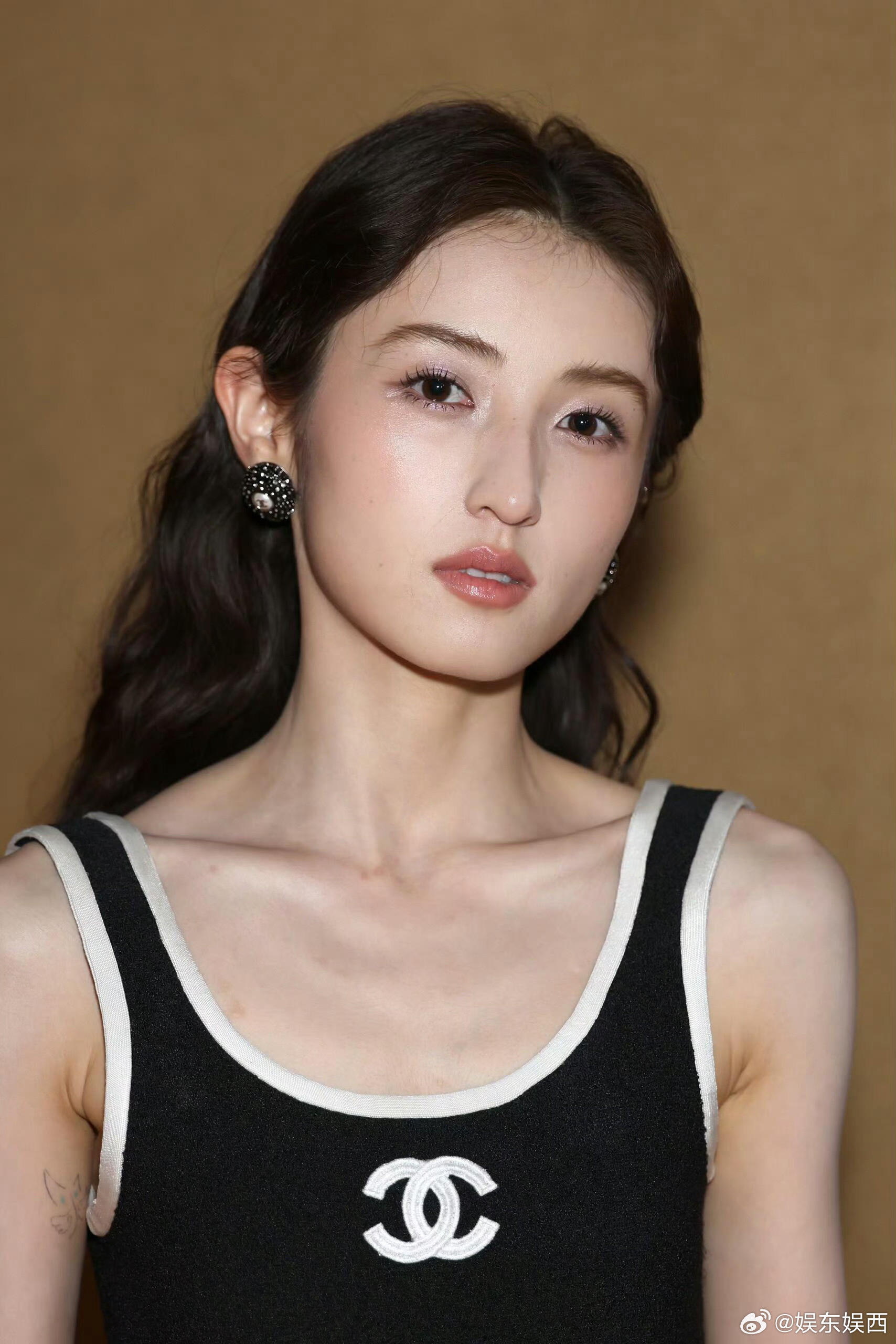 张子枫巴黎看秀生图张子枫巴黎高定周G社生图G社生图直出也抗打！