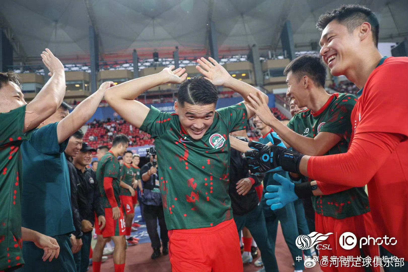 河南队2-0完胜国安，23脚射门9次射正，国安只有2次打中门框以内。这是建业历史