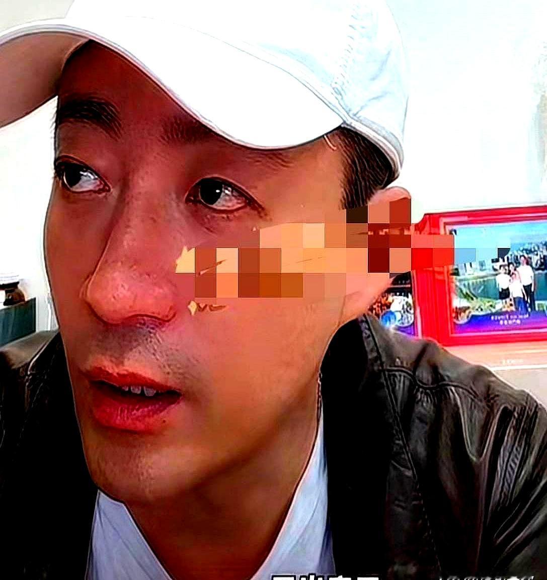 直播里汪小菲脱口而出“晚上少吃点”，女儿玥儿表情瞬间凝固。他肉眼可见地慌了，立