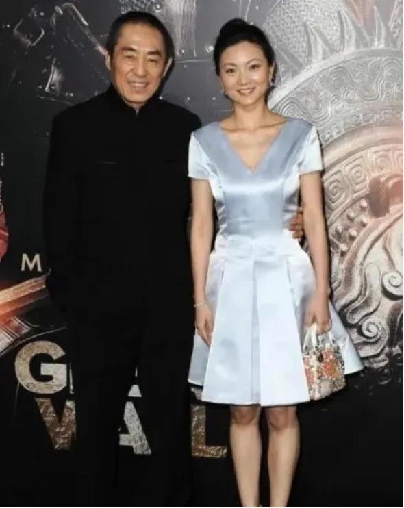 18岁的无锡姑娘陈婷，当年因和49岁的名导张艺谋有了孩子，成了大众讨论的焦点。发