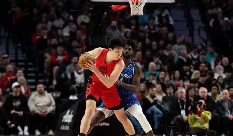 当全联盟痴迷三分时，开拓者用杨瀚森的篮板和盖帽，撕碎了现代篮球的剧本。看数据：