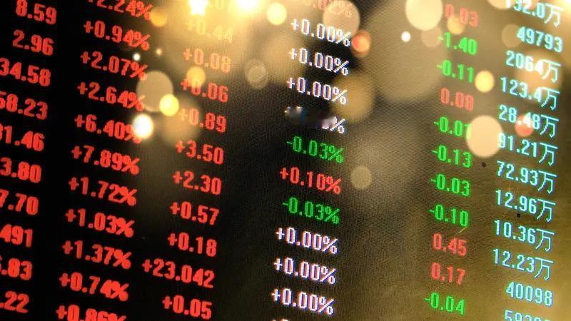 散户在信息速度和资金量上永远拼不过机构，但在时间上，你拥有绝对优势。避开“高