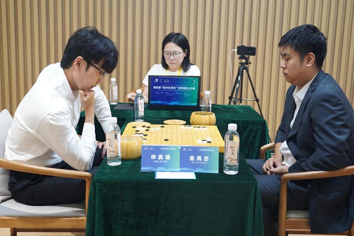 超越柯洁，申真谞成就九冠王，成现役第一人历史第三人。曾经很长一段时间，现役围棋
