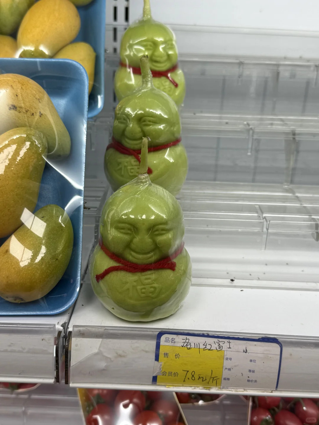 有的水果店已经完全沉浸在自己的艺术中了​​​