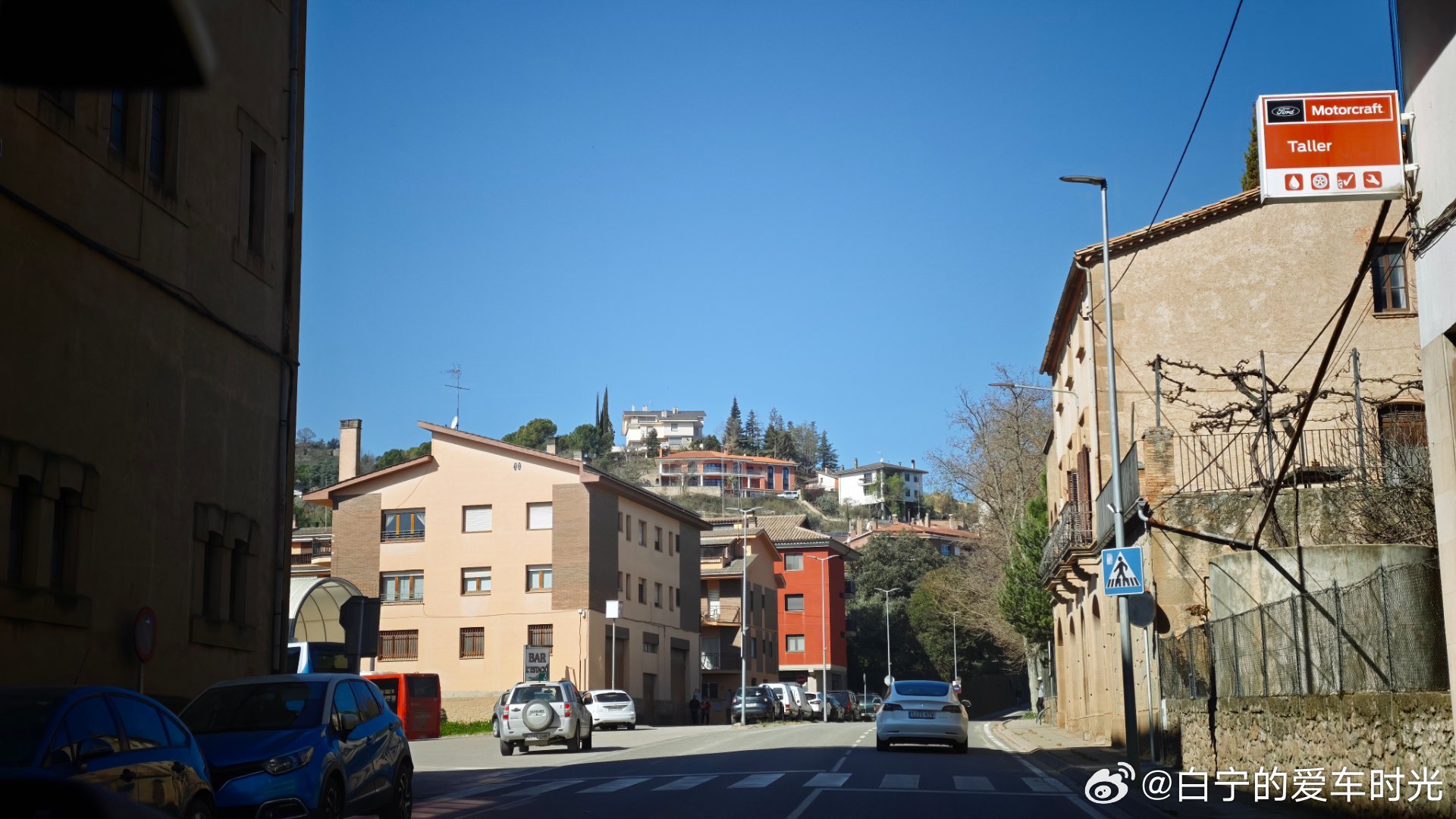 今日的座驾和景色。大家关于这卡宴电动有啥想知道的？西班牙