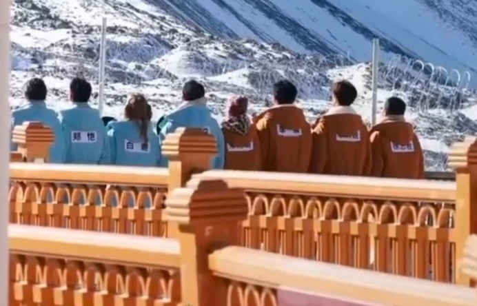 从娱乐奔跑向精神奔赴，跑男团在红其拉甫完成最美蜕变。当国旗升起在帕米尔高原，我们