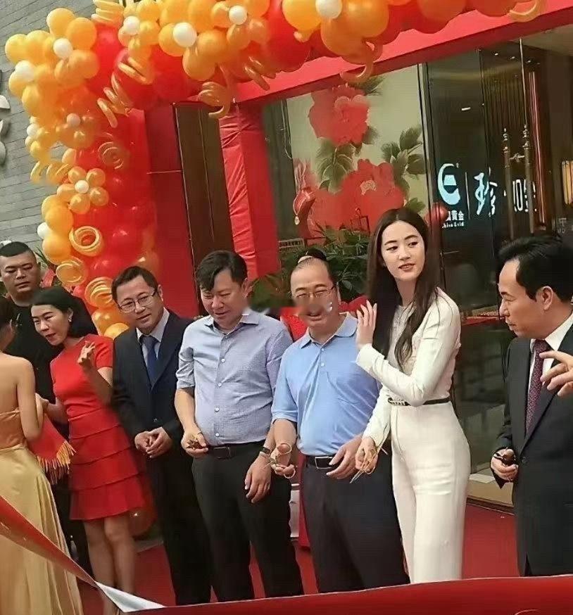 原来女神现实中是这样的，白瞎我看了十几年电视。​​​