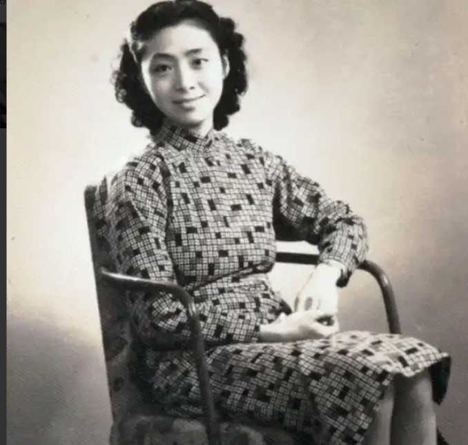 1948年，年轻漂亮的国军团长妻子陈愉照顾丈夫住院期间，惨被6名国民党欺负，事后