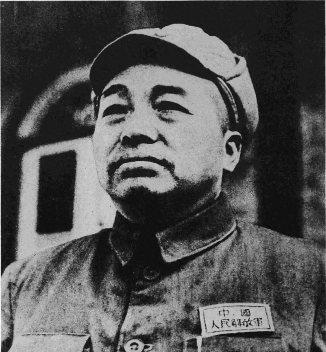 张爱萍坚决提出裁撤防空军，杨成武当场拍桌反对：我们历来都是主动进攻吃掉敌人的！