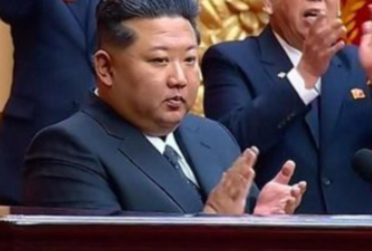 就在今天，金正恩将做出一个重大决定！平壤万寿台议事堂的钟声即将敲响，一场牵动