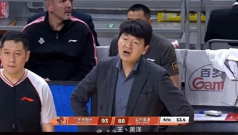 山东高速男篮开启连败模式，6分惜败广东男篮！比分94比88。留给邱彪的时间不多了
