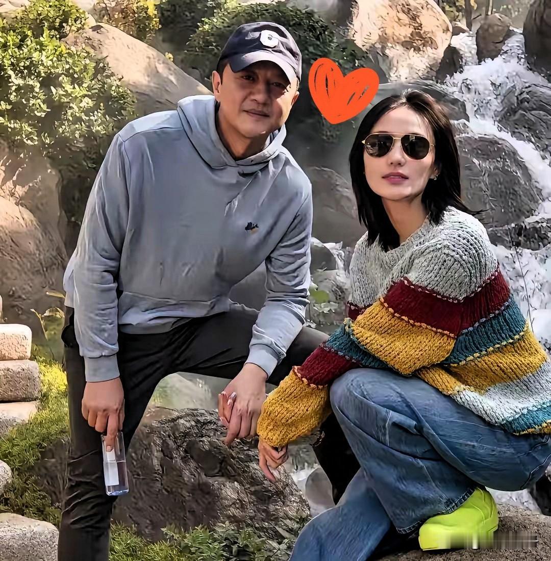 李亚鹏离婚此时此刻最开心的人绝对就是他的女儿李嫣了，因为她现在又是真正享受到