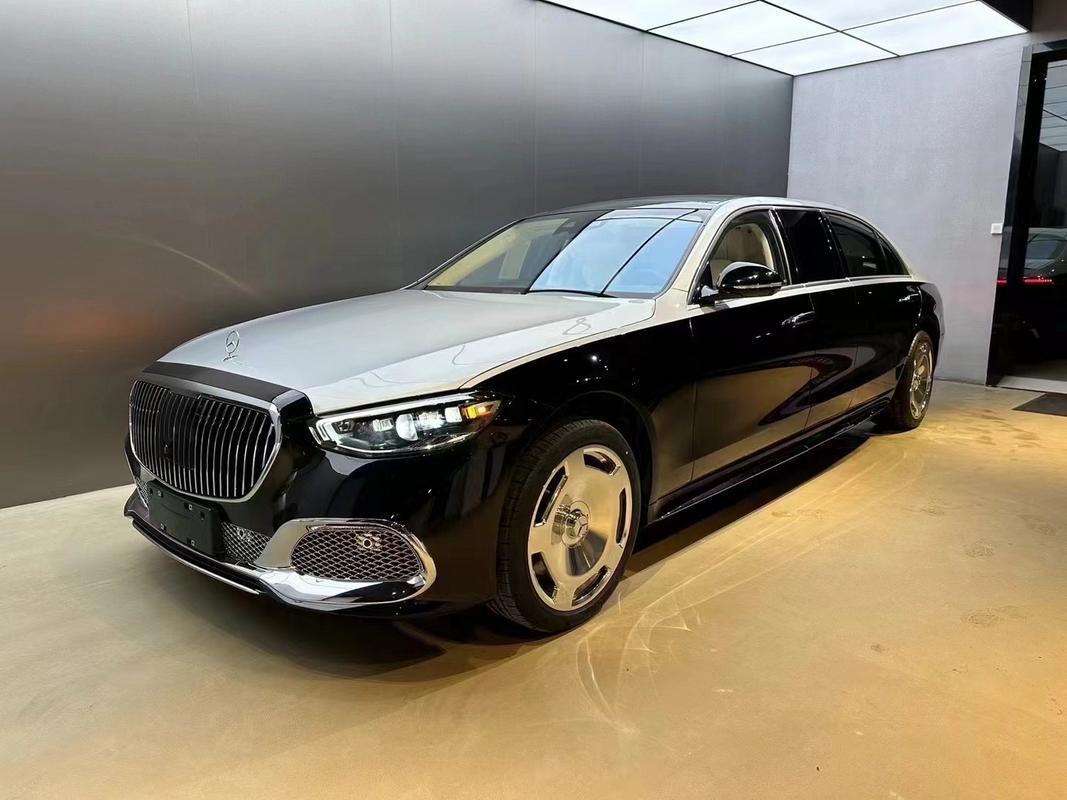 20岁迈巴赫车主车身贴满寻亲启示该他赚钱下次换普尔曼