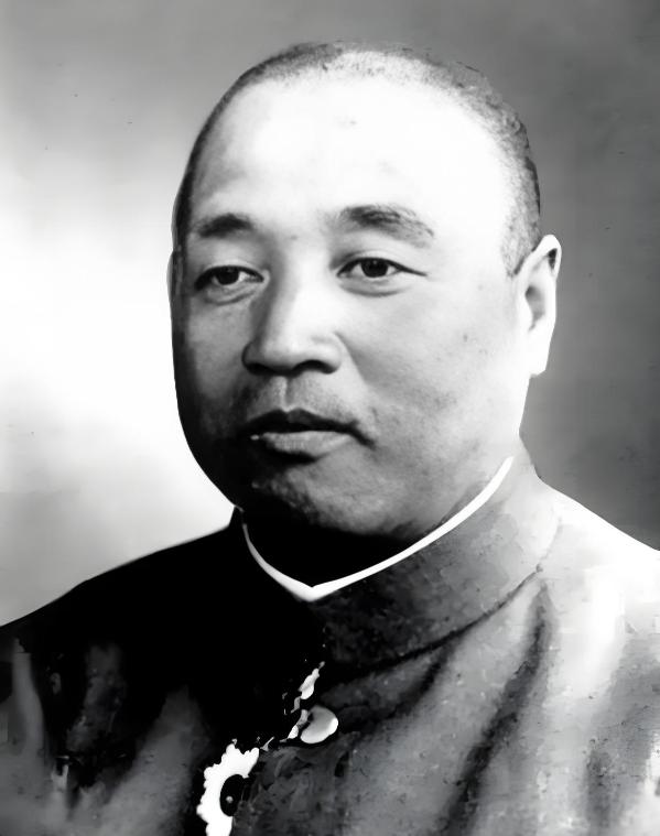 1945年日本投降，拉包尔岛14万日军面色红润，惊呆盟军。原来大将今村均不打仗专