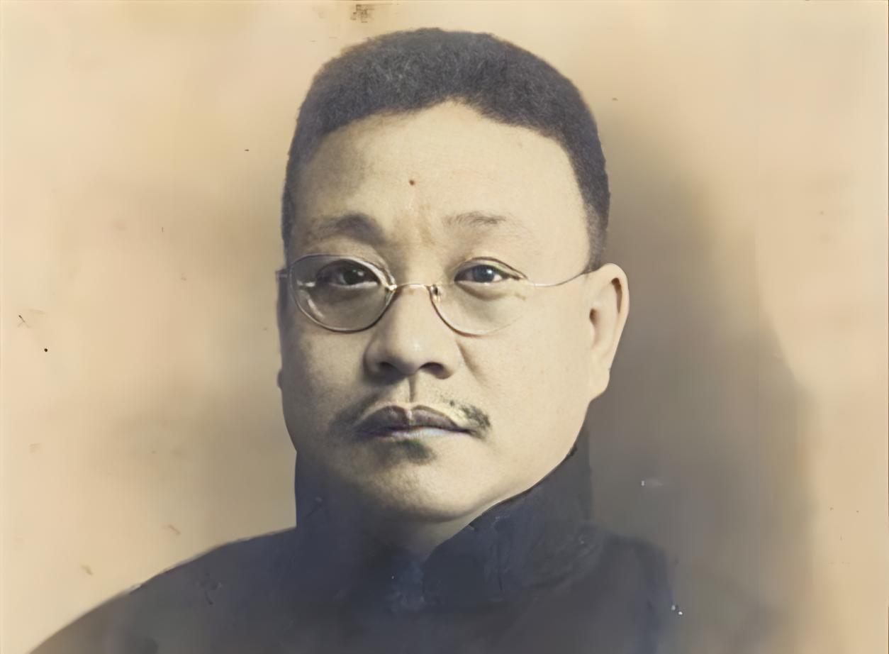 1916年，谭延闿母亲李氏去世。按照族规，侧室的灵柩不准从祠堂正门抬出。谭延闿勃