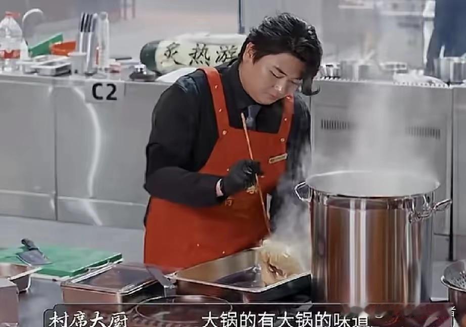 全红婵哥哥参加综艺百厨大战被淘汰受争议，一道白斩鸡，竟然被评委一致评价煮的太老了