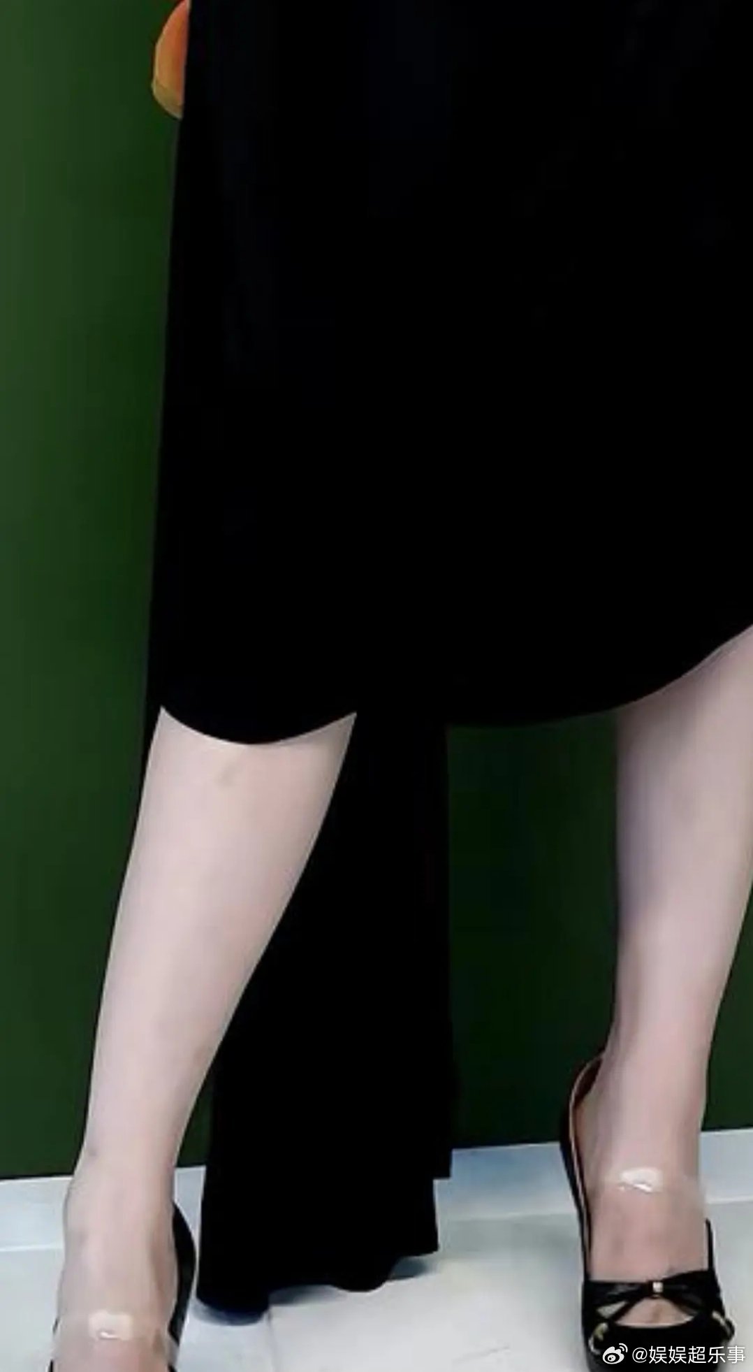 Dior🦅的鞋是真不行吧去年的大秀是8️⃣的鞋断鞋跟今年的大秀是🚢的鞋尺