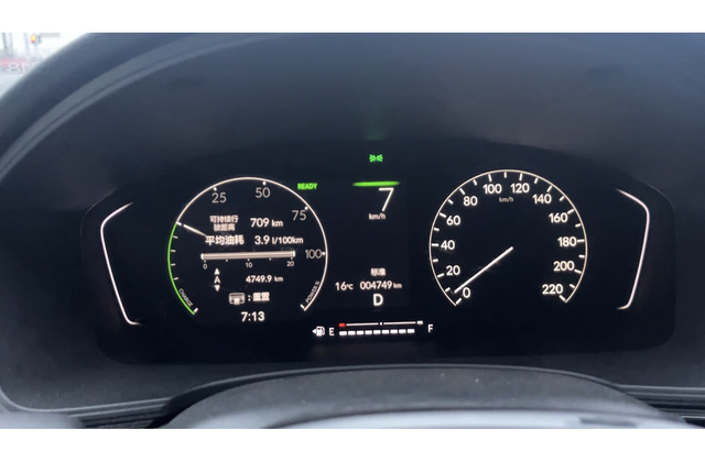 思域混动的油耗近期发现了个蛮奇怪的现象，那就是“再也开不出3点几的油耗了！5