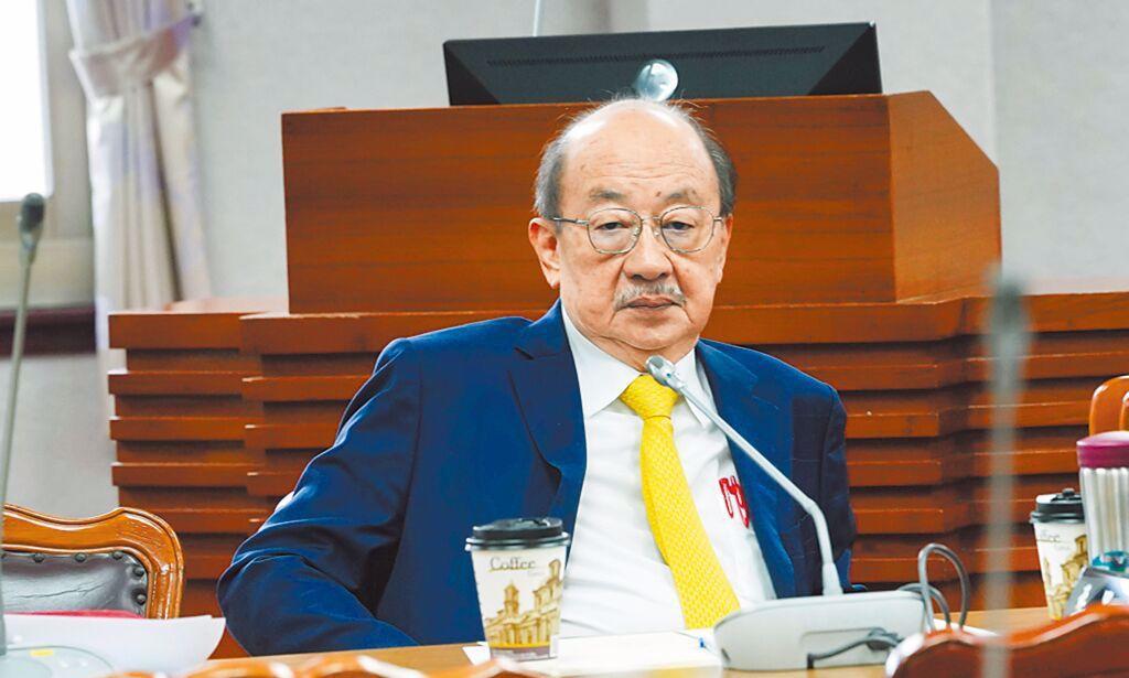 叹“小康熙何德何能去斗鳌拜”，沈富雄再爆老柯私下为人两波大罢免皆惨败收场，民进