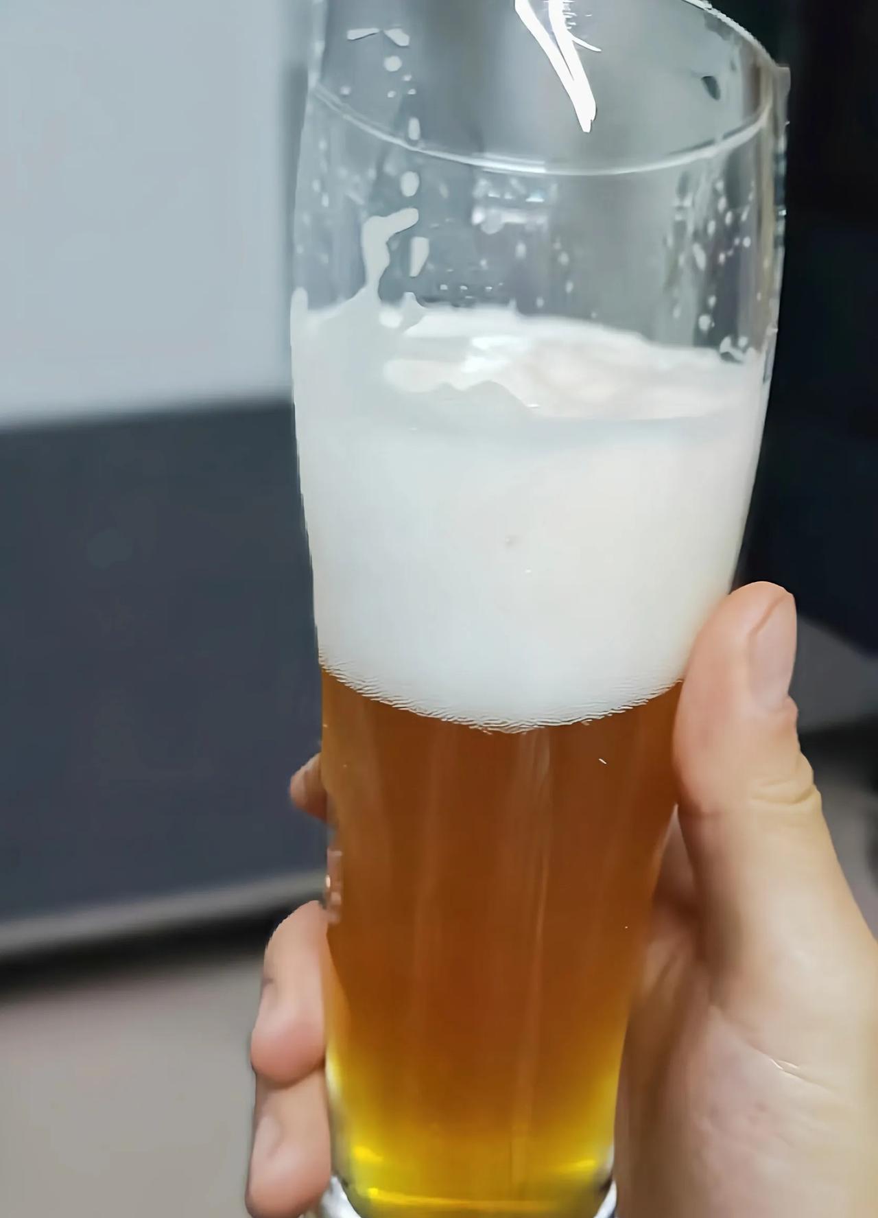 知道为什么那么多人说胖东来精酿啤酒不好喝吗？第一、喝惯了“工业水啤”的人喝胖东