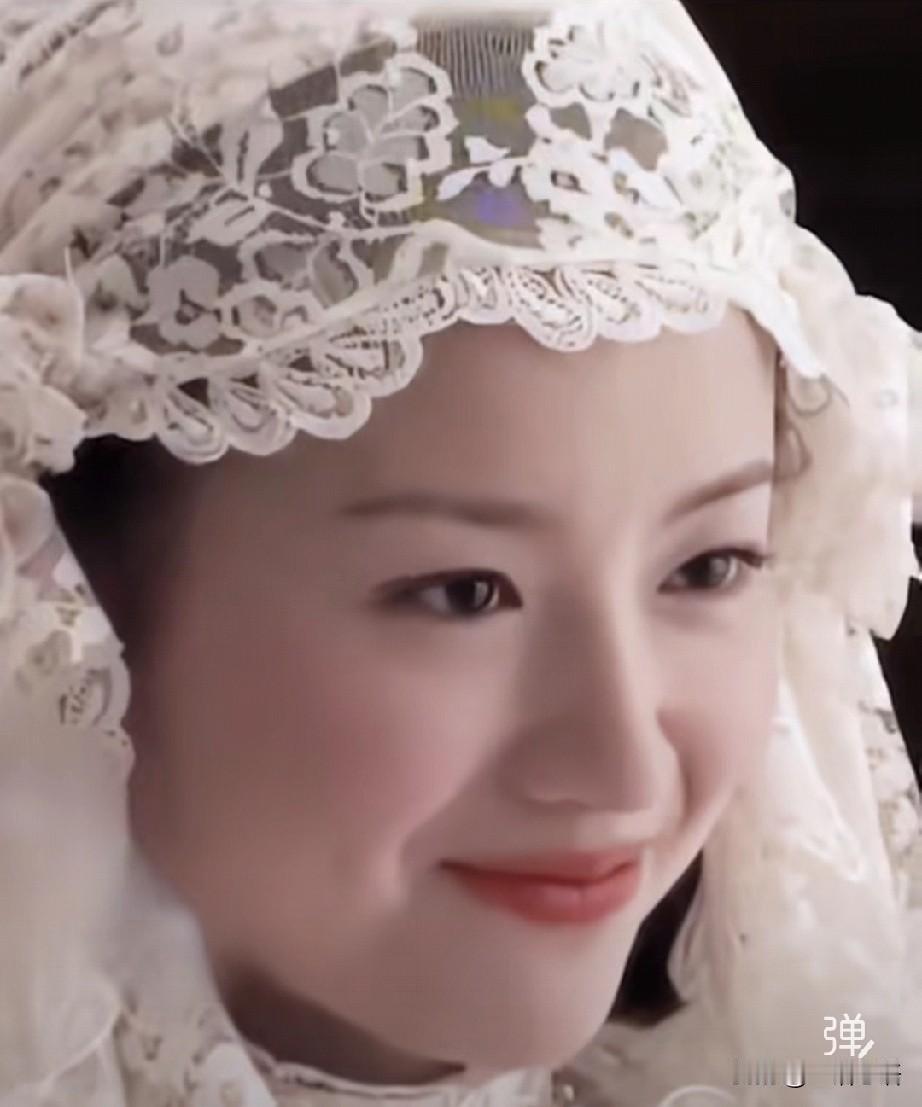 董洁年轻时真好看，不是漂亮，是好看，是看不够，移不开眼，是稀罕！时间很可怕，它