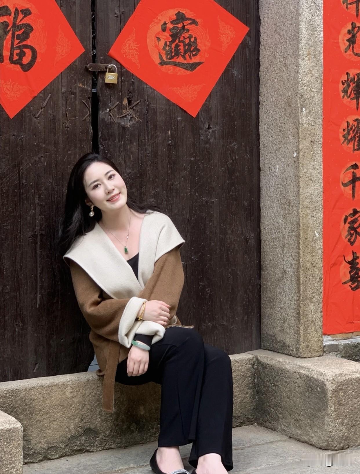 做一个独自美丽的知性女人不好吗?真正知性的女人，打扮有品位，初看不惊艳，细看却韵