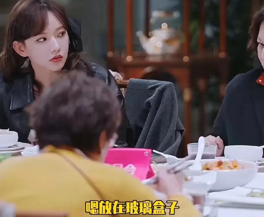 程潇养的蜥蜴不让人碰，好多人对此表示不理解。原来啊，蜥蜴第一天上手接触后，一旦