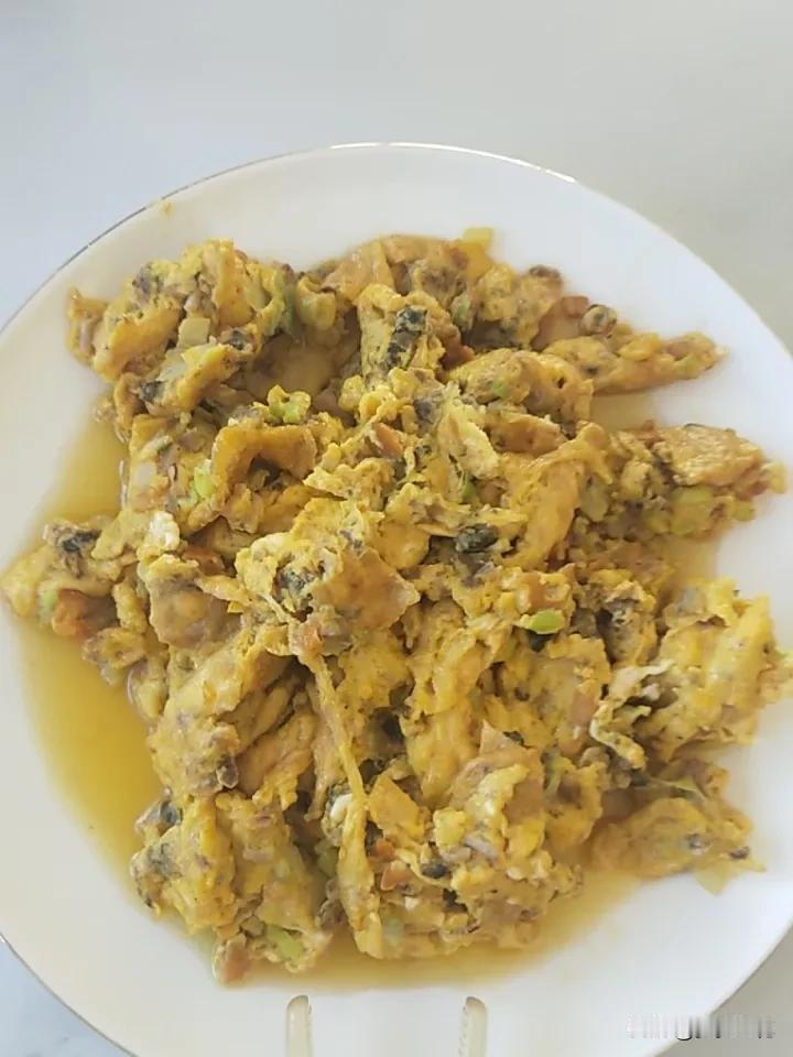 猜字谜，谜面1. 一口咬掉多半截​2. 千里挑一，百里挑一​3. 一口