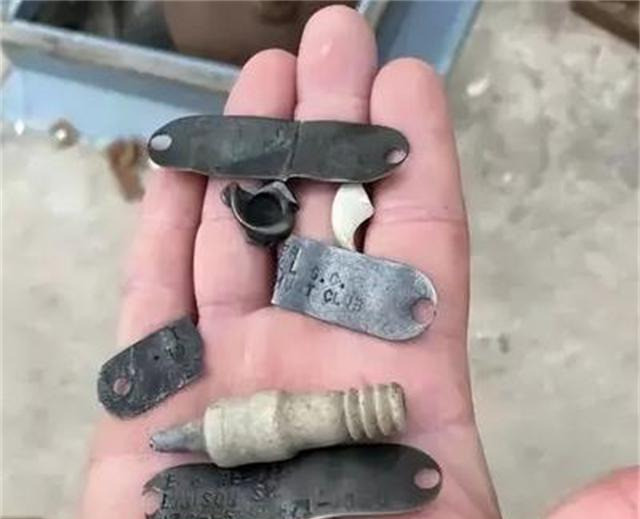 大鳄鱼肚里掏出东西，破了个案天呐！一只巨鳄被抓，肚子里竟