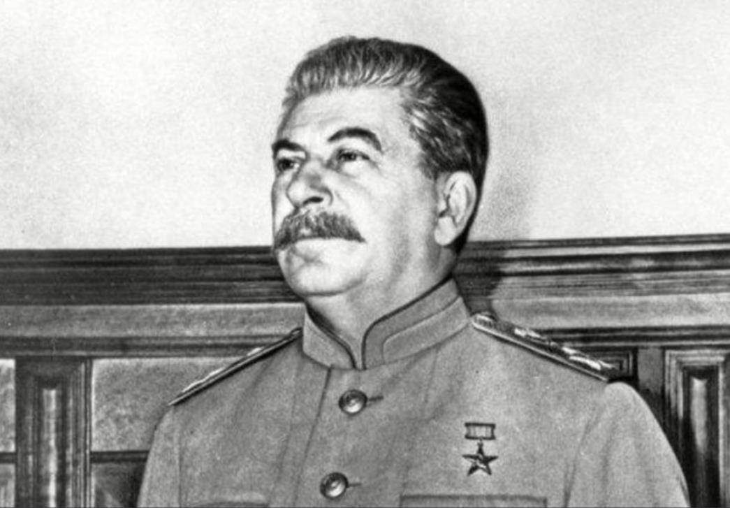 1937年苏联1966名党代表，1108人被杀；苏联十五大政治局7个人，除斯大林