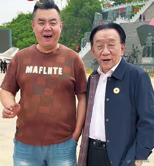 侯耀华和张伯鑫这俩人凑一块儿，没别的事，就是变着法儿地拿郭德纲刷存在感。五一