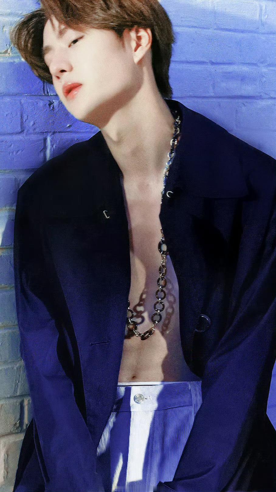 腹肌就问你喜不喜欢看cr:logo